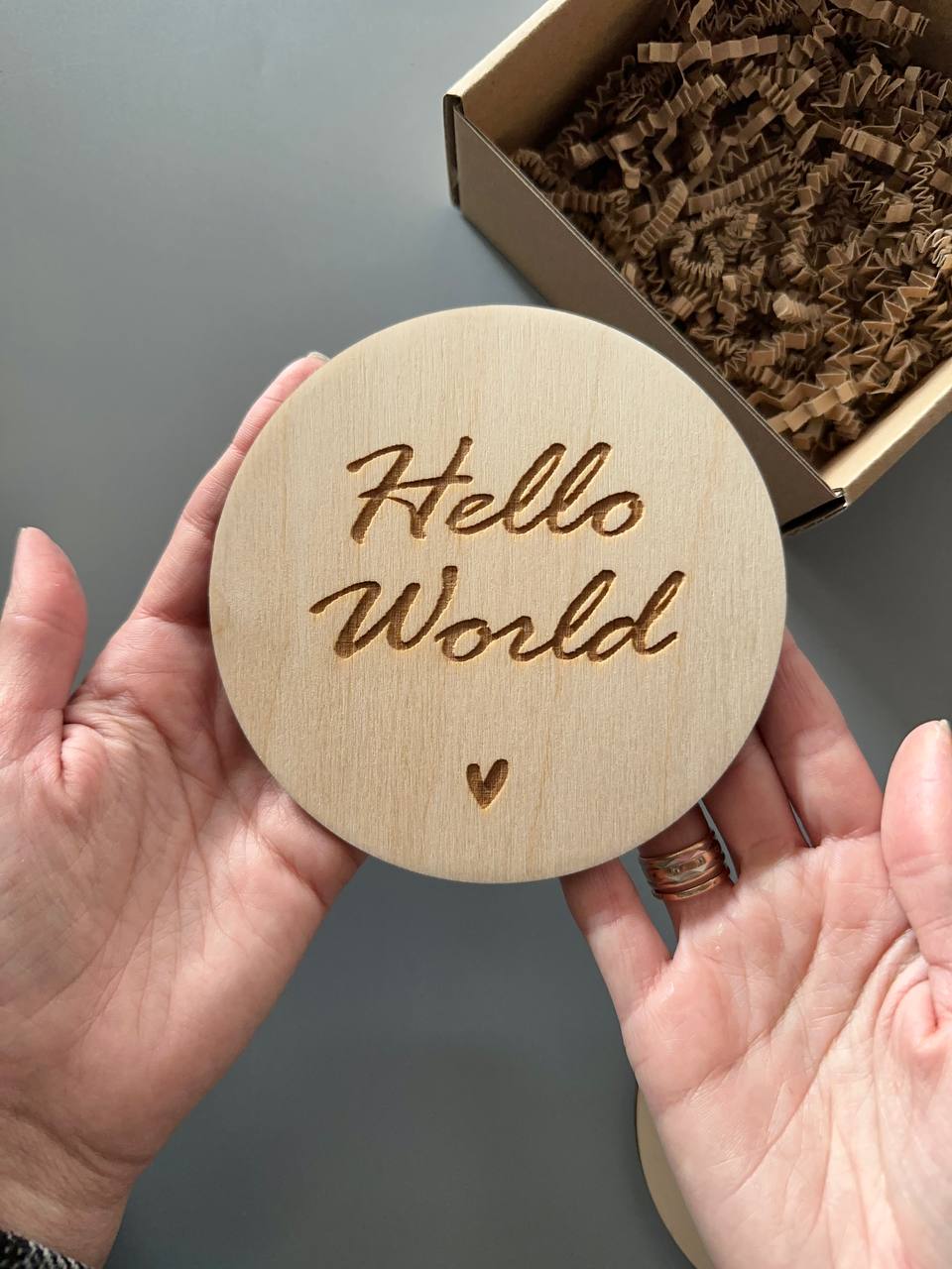 Табличка Hello World 03